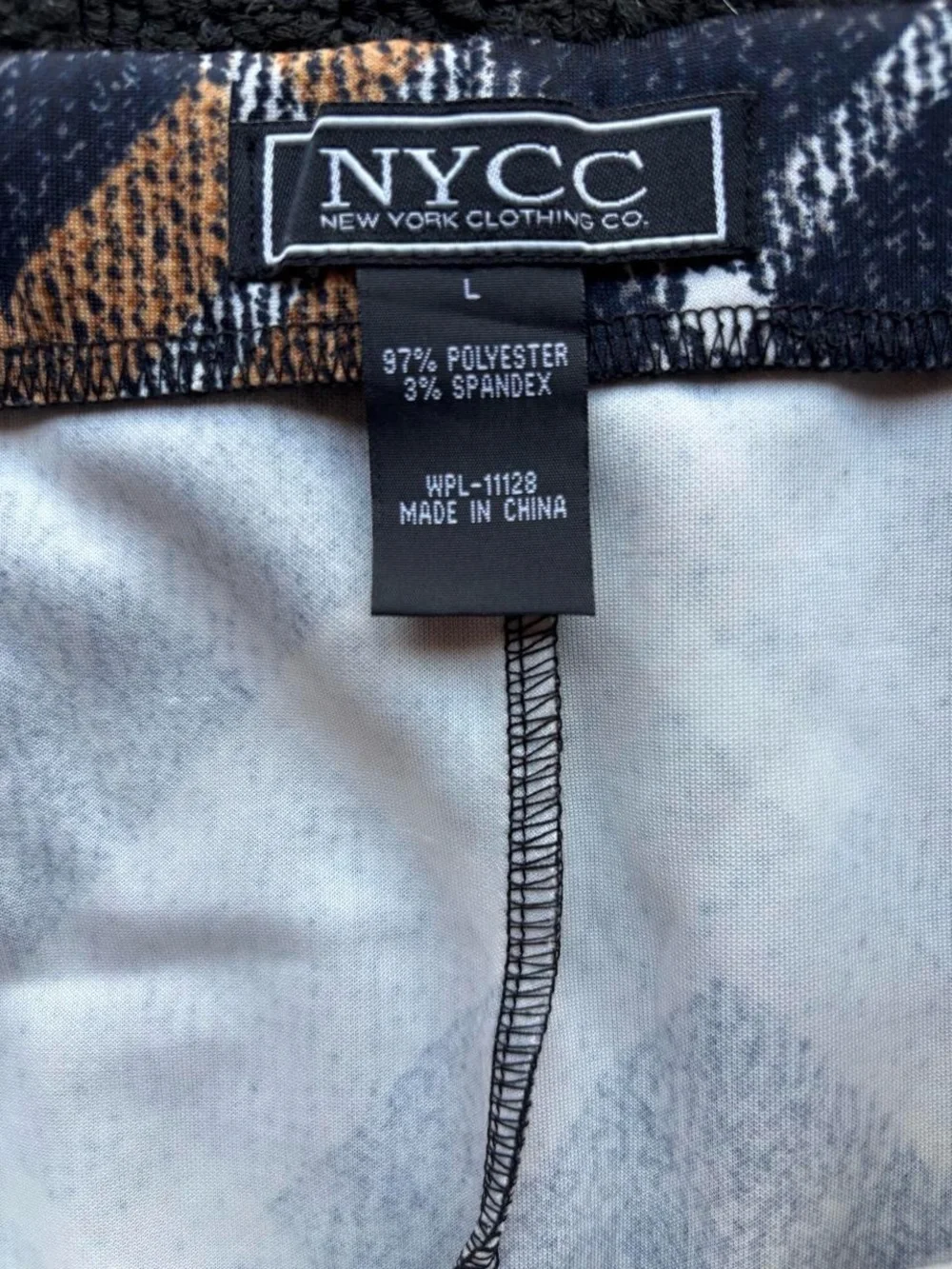✨ NYCC midi skirt with side zipper and button closure, size L✨
